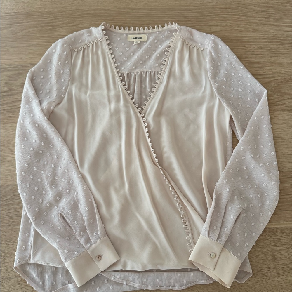 LElegant Cream Blouse with Textured Sleeves